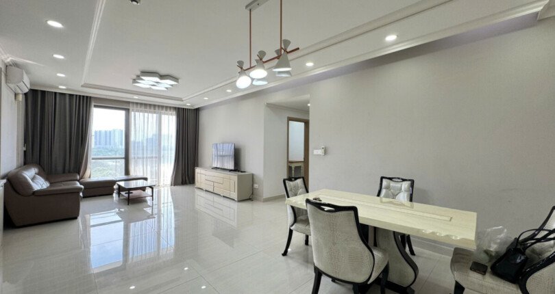 phong khach can ho 1 810x430 - Bán gấp căn hộ hàng hiếm block B căn 05, diện tích 135m2, căn góc view sông và trường SSIS
