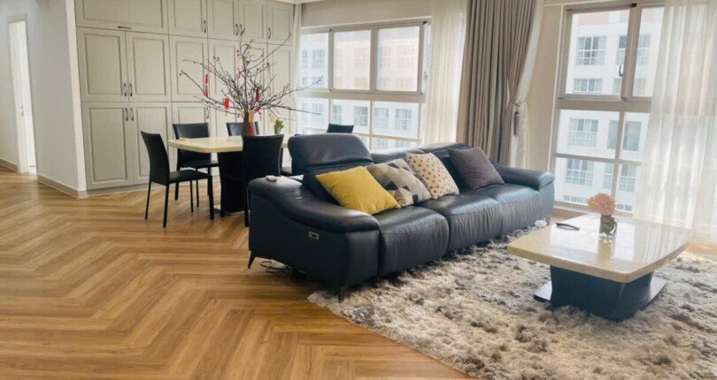phong khach can ho ban 11 810x430 - Giá mua bán căn hộ 135m2 Block I khu R18 chung cư Happy Valley Quận 7 T3/2025