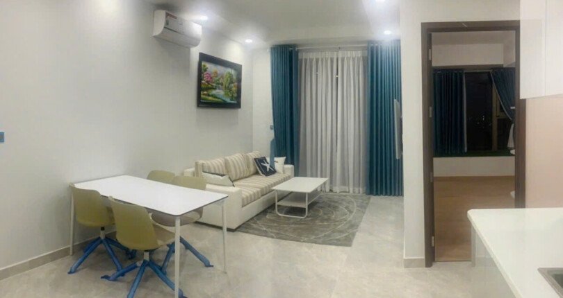 phong khach can ho ban 47 810x430 - Giá mua bán căn hộ 2pn block C lầu 9 chung cư The Peak Quận 7 t3/2025