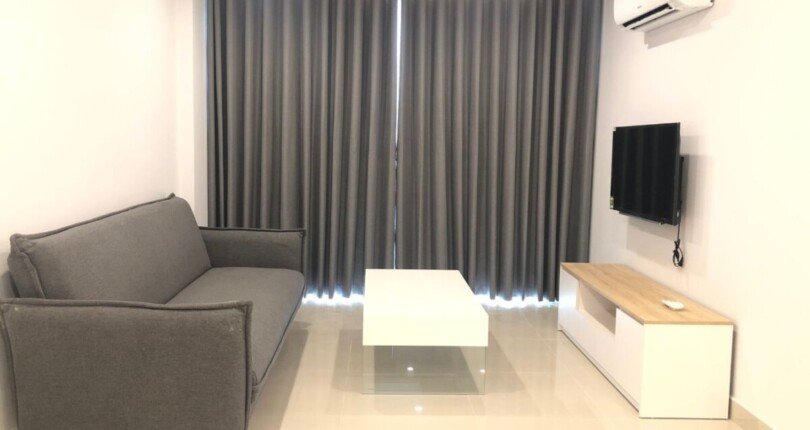 phong khach can ho ban 5 810x430 - Bán căn hộ chung cư Scenic Valley 2, 77m2 + 01 ô đậu xe ô tô, giá 5.780 tỷ, nhà đang có hợp đồng thuê.
