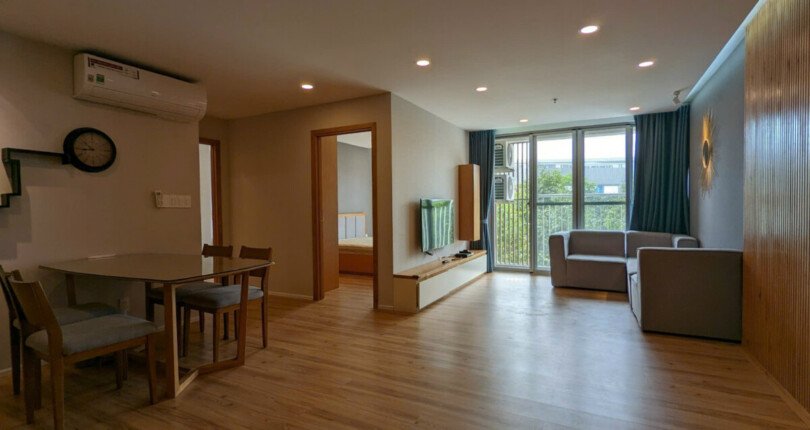 phong khach can ho ban 6 810x430 - Bán căn hộ chung cư Scenic Valley 1, 89m2, tầng trung, giá 6.6 tỷ, nội thất căn hộ đầy đủ.