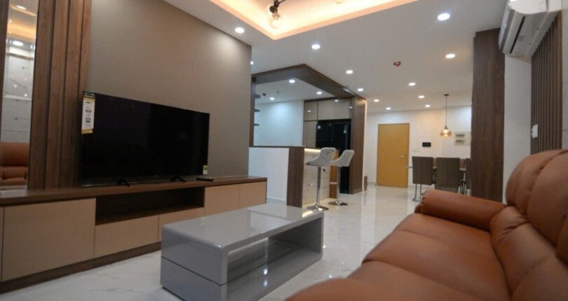 phong khach can ho ban 8 810x430 - Bán căn hộ chung cư Scenic Valley 2, 99m2, 03pn, giá 7.250 tỷ, căn hộ nội thất đầy đủ, nhà có hợp đồng thuê ổn định.