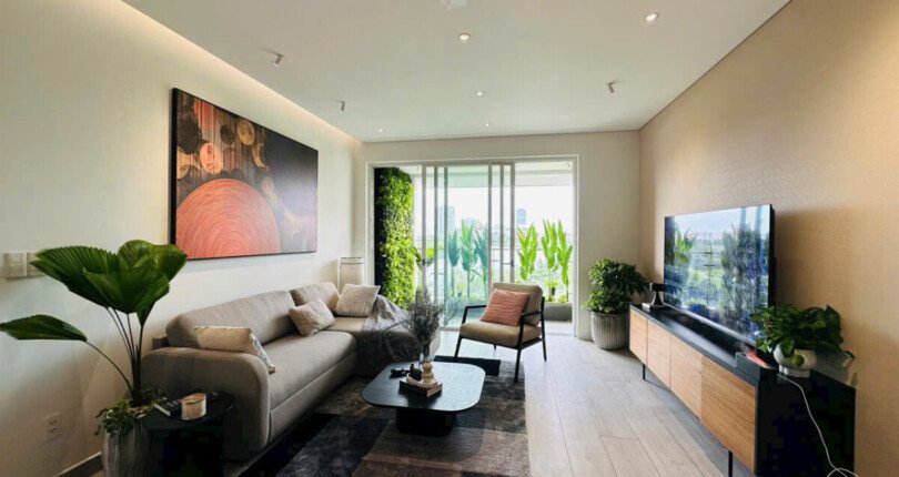 phong khach can ho can ban 1 810x430 - Bán căn hộ chung cư Reiverside Residence , diện tích 130m2, giá 13.8 tỷ, nhà mới , nội thất đầy đủ.
