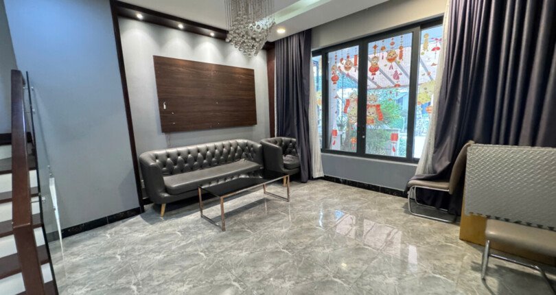 phong khach nha biet thu cho thue 810x430 - Giá cho thuê nhà Biệt thự nguyên căn Đường số 11 kdc Nine South Nhà Bè T3/2025