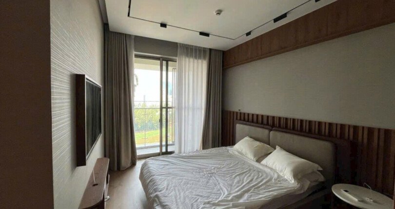 phong ngu can ho ban 8 810x430 - Giá mua bán căn hộ 3pn view sông chung cư Midtown M7 Quận 7 T3/2025