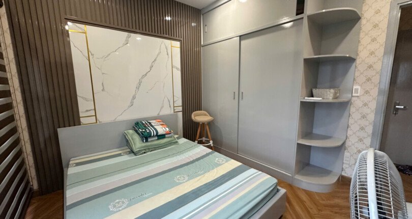 phong ngu can ho ban 810x430 - Bán căn hộ chung cư Happy Valley, 135m2, 04pn, giá 9.6 tỷ, nhà đẹp, nội thất mới hoàn toàn.