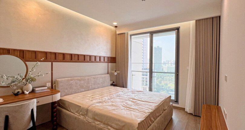 phong ngu can ho can ban 13 810x430 - Bán căn hộ chung cư Green Valley, 96m2, nội thất cao cấp, giá 8.8 tỷ, view sân golf.