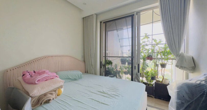 phong ngu chinh co ban cong 810x430 - Giá mua bán căn hộ 2 phòng ngủ chung cư Midtown M7 Quận 7 T3/2025