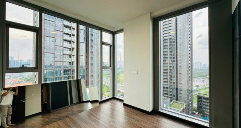 phong ngu master rong rai 1 810x430 - Giá mua bán căn hộ 3 phòng ngủ lầu 18 chung cư Empire City Thủ Thiêm T4/2025