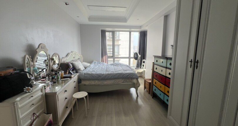 phong ngu rong rai day du noi that 810x430 - Giá mua bán căn hộ 3pn block A chung cư Hưng Phúc Happy Residence Quận 7 T3/2025