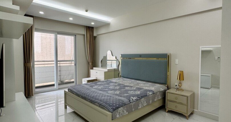 phong ngu trong can ho ban 810x430 - Giá mua bán căn hộ 3 phòng ngủ 133m2 block B chung cư Scenic Valley 1 Quận 7 t4/2025