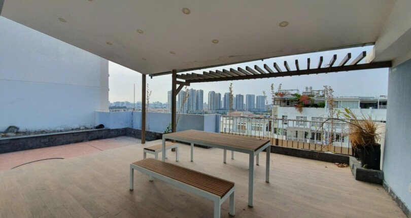 san vuon penthouse ban 810x430 - Bán gấp căn hộ Penthouse tòa tháp 11 chung cư Sky Garden 3 Quận 7 giá 12 tỷ