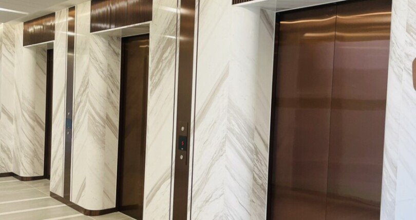 thang may sang trong 810x430 - Giá mua bán căn hộ 2pn block B chung cư Cardinal Court Quận 7 T3/2025