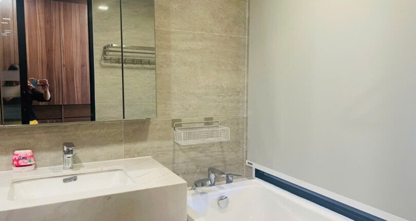 tollet can ho can cho thue 810x430 - Cho thuê căn hộ 133m2, chung cư Scenic Valley 1, giá 1.800$/tháng, nội thất cao cấp, xem nhà dễ.