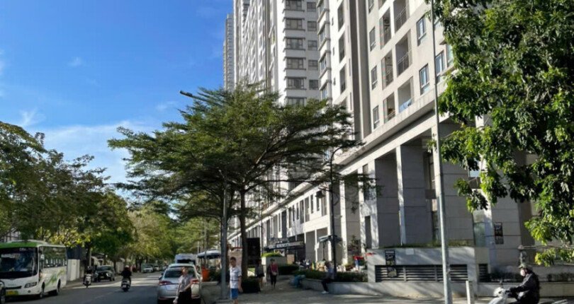 vi tri shophouse mat duong lon 810x430 - Giá mua bán Shophouse block B chung cư Saigon South Residences Nhà Bè T3/2025