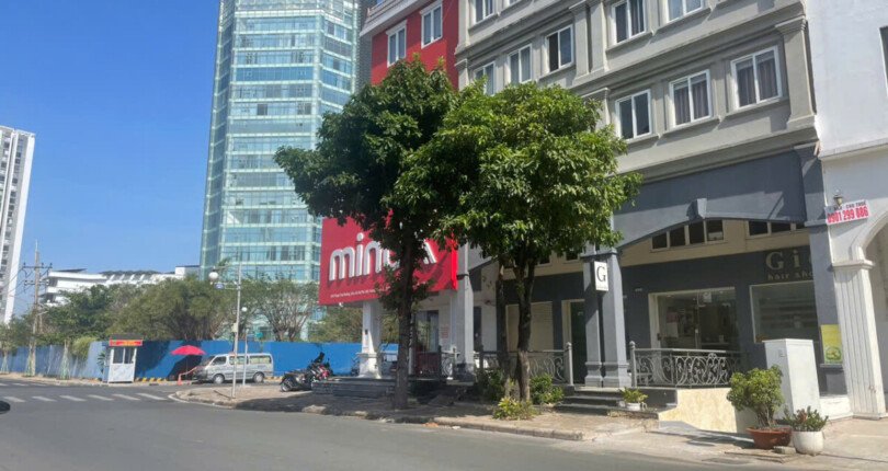 vi tri toa nha lien ke nhieu nha van minh cao cap 810x430 - Giá mua bán cặp tòa nhà văn phòng đường Phạm Thái Bường Phú Mỹ Hưng Quận 7 T4/2025