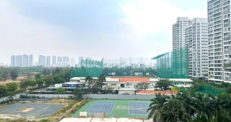 view ban cong can ho ban 1 810x430 - Giá mua bán căn hộ 3 phòng ngủ block D chung cư Scenic Valley 1 Quận 7 T3/2025