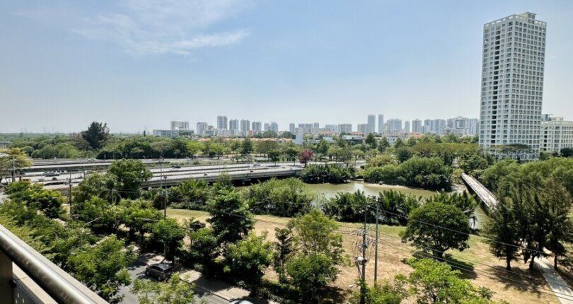 view ban cong can ho ban 2 810x430 - Giá mua bán căn hộ 3 phòng ngủ 133m2 block B chung cư Scenic Valley 1 Quận 7 t4/2025