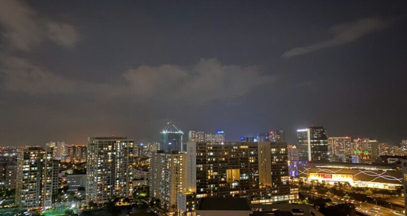 view toan canh thanh pho ban dem nhin tu can ho 810x430 - Giá cho thuê căn hộ 3 phòng ngủ Block N số 01 chung cư Happy Valley Quận 7 T3/2025