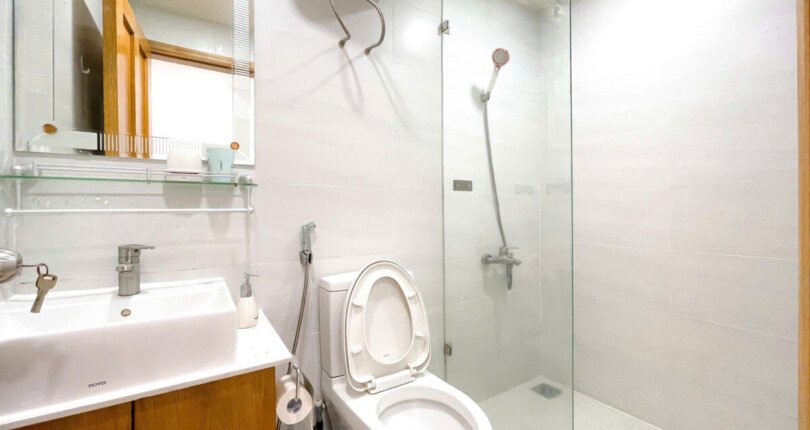 wc can ho can ban 2 810x430 - Bán gấp căn hộ chung cư Scenic Valley 2, 77m2, tầng sân vườn , giá 5.6 tỷ, nhà đang có hợp đồng thuê