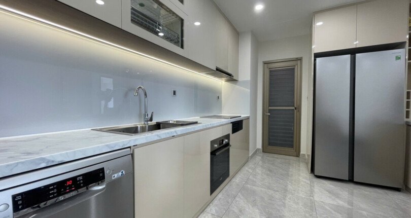 z6369051949900 d3366531017e3c1dbf098f82550e3815 810x430 - Cho thuê Midtown M8 Block D Tầng 25 dt 122m 3 phòng giá 2500usd