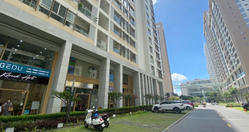 z6369056204113 639d790c88434c7b8c703c234e40888e 810x430 - Bán Shophouse Midtown M6 dt 101m 2 tầng có sổ giá 16,8 tỷ
