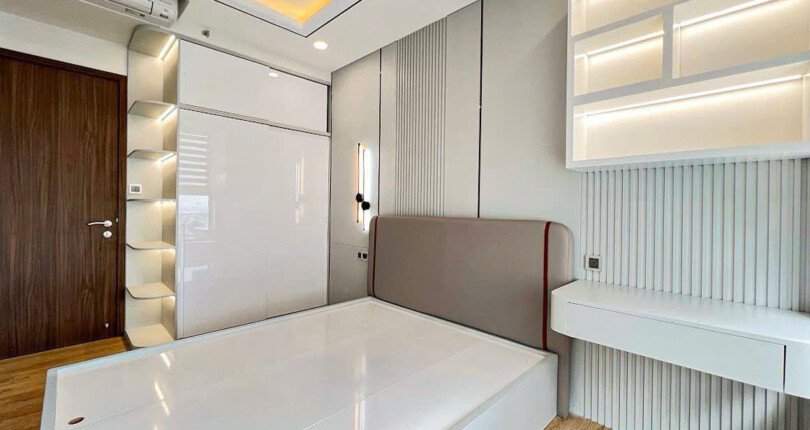 z6375894084154 30496dd88c0e1b3eea794a7457da9d93 810x430 - Bán Midtown M8 Block A Tầng 15 dt 129m 3 phòng giá 14,5 tỷ có HĐT 2300usd