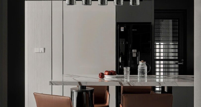 z6381153806115 13408341b9e39a8727e9c6cbe73beac2 810x430 - Bán Cardinal Court PMH Q7 Block A Tầng 4 dt 76m 2pn giá 9,2 tỷ