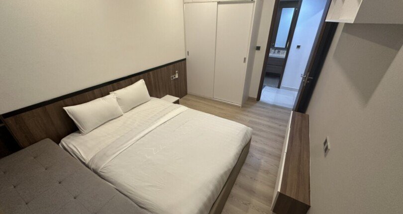 z6420741871145 40f2490d311b8e798894b9a383ce1b84 810x430 - Cho thuê Midtown M7 Block A Tầng 12 dt 80m 2 phòng giá 1100 usd