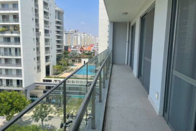 ban-cong-can-ho-dai-noi-phong-khach-va-phong-ngu