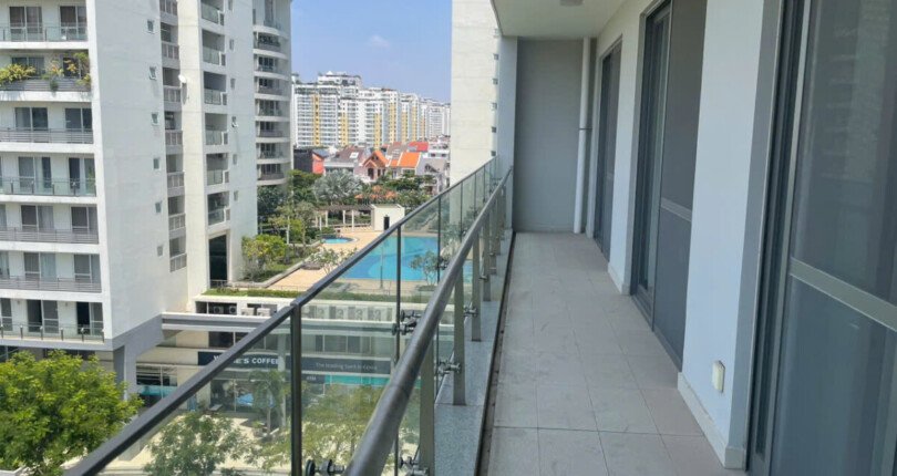 ban cong can ho dai noi phong khach va phong ngu 2 810x430 - Chủ gửi bán gấp căn hộ Riverpark Premier, căn góc, view sông, block B, giá 16,2 tỷ
