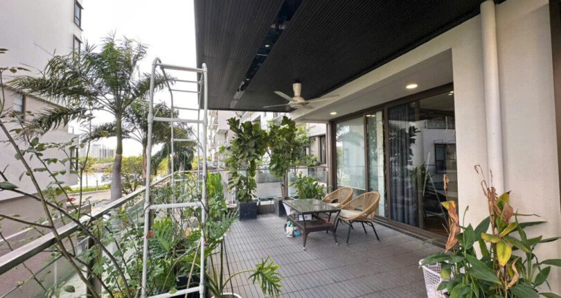 ban cong san vuon mat sau 810x430 - Giá mua bán căn hộ sân vườn 167m2 Chung cư The Panorama Quận 7 T4/2025