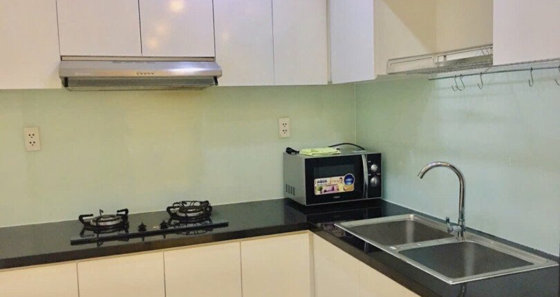 bep can ho ban 1 810x430 - Bán căn hộ chung cư Scenic Valley 1, căn góc, 77m2, 02pn, giá 6.2 tỷ, nội thất đầy đủ , xem nhà dễ.