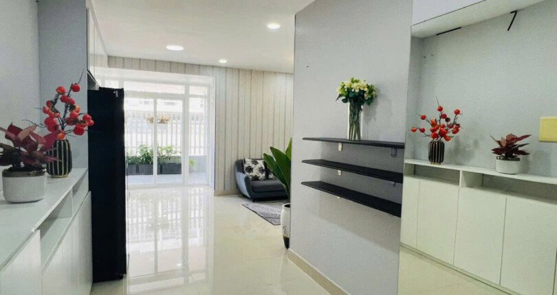 bep can ho ban 19 810x430 - Bán căn hộ chung cư Sky Garden 2, diện tích 131m2, 03pn, giá 7.6 tỷ, nhà có hợp đồng thuê cao.
