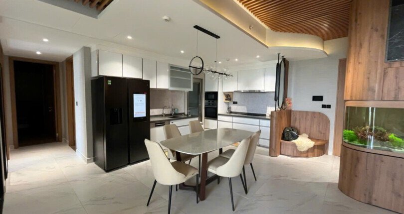 bep can ho ban 810x430 - Bán căn hộ chung cư Midtown The Signature, 115m2, 03pn, giá 13.5 tỷ, đầy đủ nội thất, xem nhà dễ.