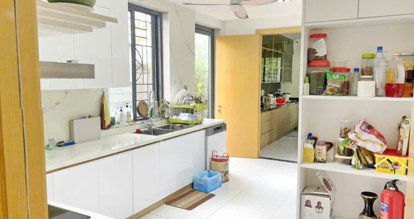 bep rong rai 2 810x430 - Giá mua bán nhà Biệt thự có hồ bơi, thang máy kdc Phú Mỹ Quận 7 T5/2025