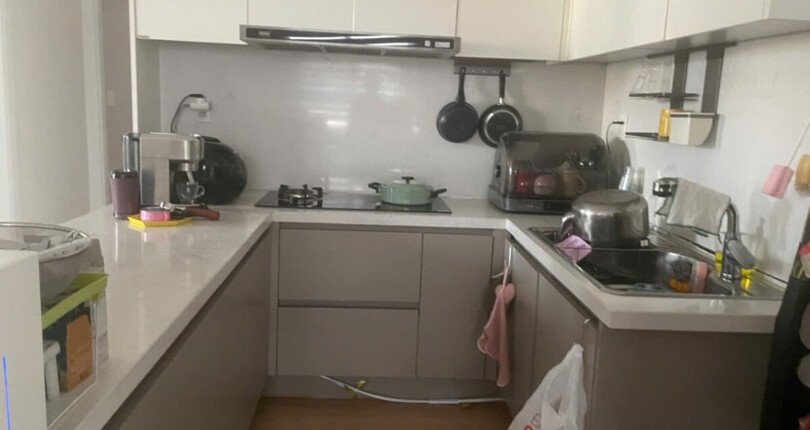 bep trong can ho rong rai 810x430 - Giá mua bán căn hộ 3pn Block C chung cư Scenic Valley 2 Quận 7 T5/2025