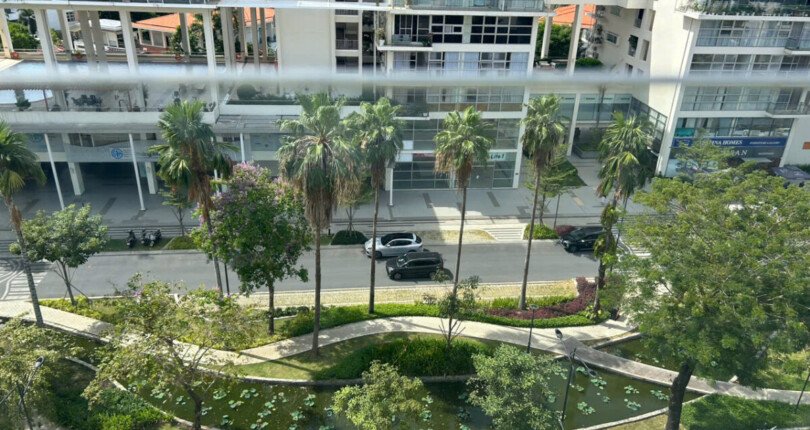 can ho ban lien ke pho di bo ton dat tien 810x430 - Giá mua bán căn hộ Tophouse chung cư The Panorama Quận 7 T4/2025