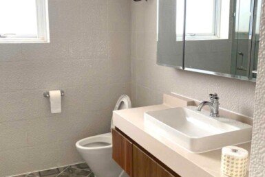 can-ho-co-2-toilet-hoan-thien-nhu-hinh