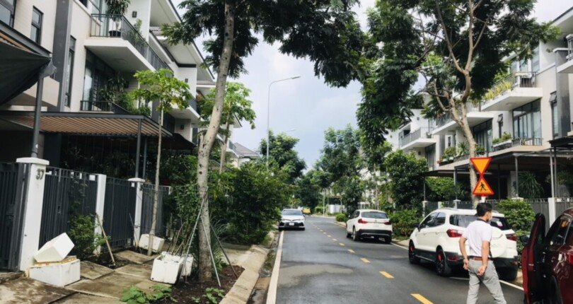 duong noi khu lavila phuoc kien nha be 810x430 - Giá mua bán nhà nguyên căn khu biệt thự Lavila Phước Kiển Nhà Bè T4/2025