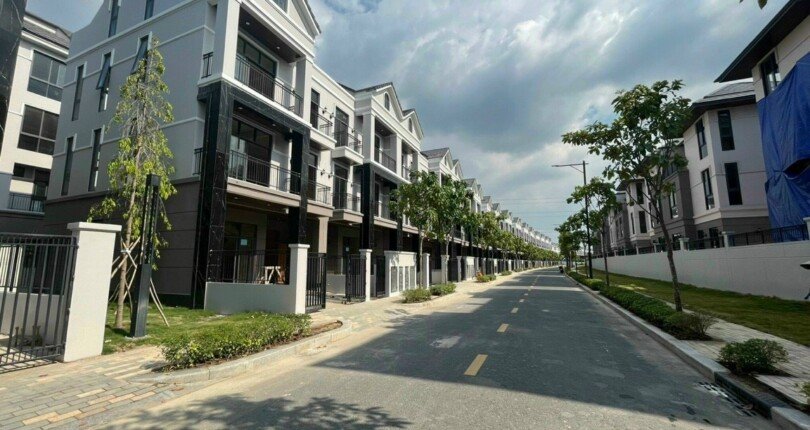 duong noi khu zeitgeist 810x430 - Giá mua bán nhà mặt phố nguyên căn kdc Zeitgeist Nhà Bè T4/2025