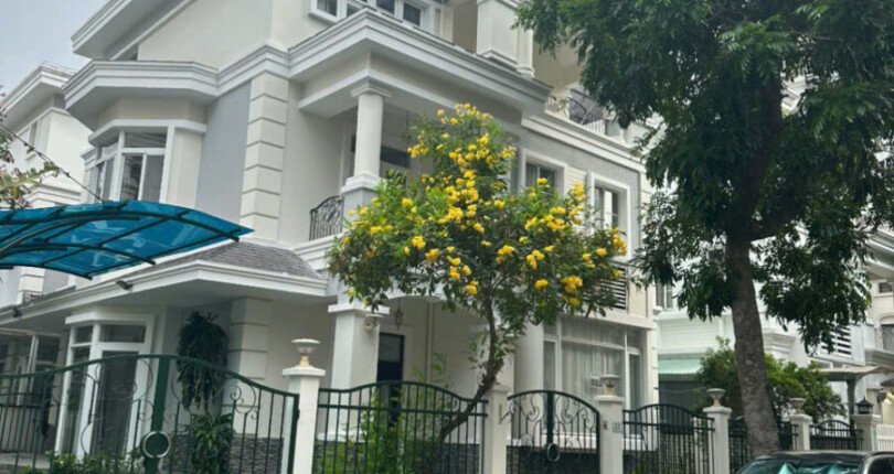 hinh anh cho thue nha nguyen can khu biet thu my van 1 phu my hung quan 7 t4 2025 810x430 - Giá cho thuê nhà nguyên căn khu Biệt thự Mỹ Văn 1 Phú Mỹ Hưng Quận 7 T4/2025