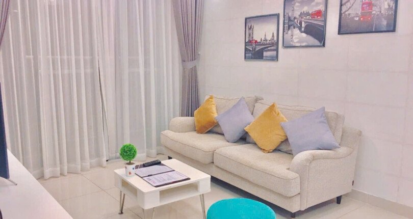 hinh anh phong khach can ho ban 810x430 - Bán căn hộ chung cư Scenic Valley 1, căn góc, 77m2, 02pn, giá 6.2 tỷ, nội thất đầy đủ , xem nhà dễ.