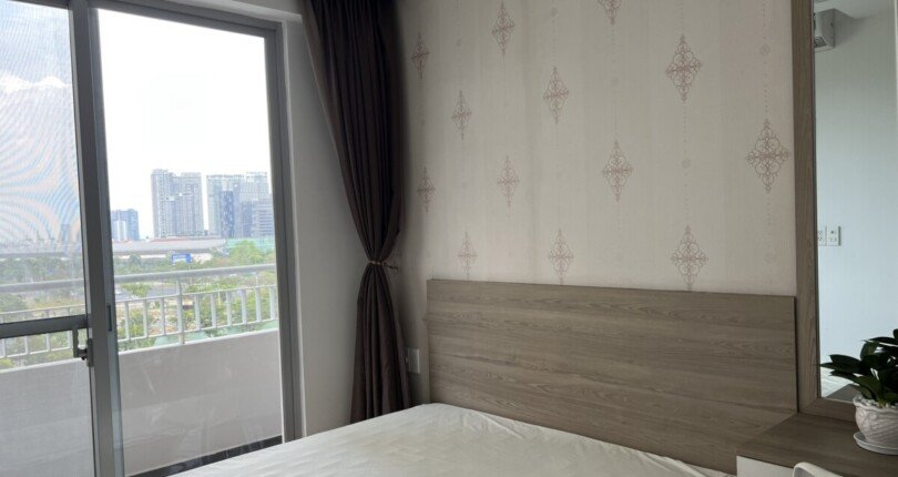 hinh anh phong ngu can ho ban 2 810x430 - Bán căn hộ tầng trung, chung cư Scenic Valley 1, 101m2, 03pn, giá 8.050 tỷ, nội thất đầy đủ.