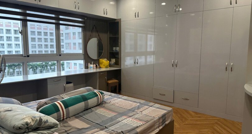hinh anh phong ngu can ho can ban 1 810x430 - Bán căn hộ chung cư Happy Valley, 135m2, 04pn, giá 9.6 tỷ, nhà đẹp, nội thất mới hoàn toàn