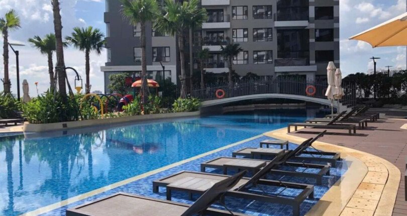 ho boi khu tien ich 810x430 - Bán căn hộ The View Rivierapoint, 121m2, giá 8.5 tỷ, 03pn, nhà mới, xem nhà dễ.