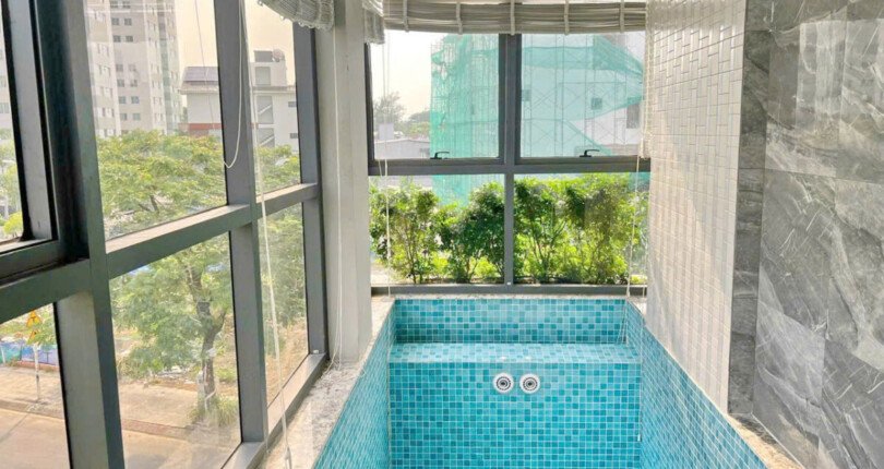 ho boi trong nha ban 810x430 - Giá mua bán nhà Biệt thự có hồ bơi, thang máy kdc Phú Mỹ Quận 7 T5/2025