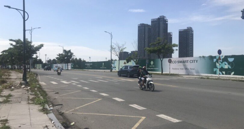 kdc toa lac tren mat duong to hu 810x430 - Giá mua bán căn hộ Penthouse Tháp B chung cư Eco Smart City T5/2025