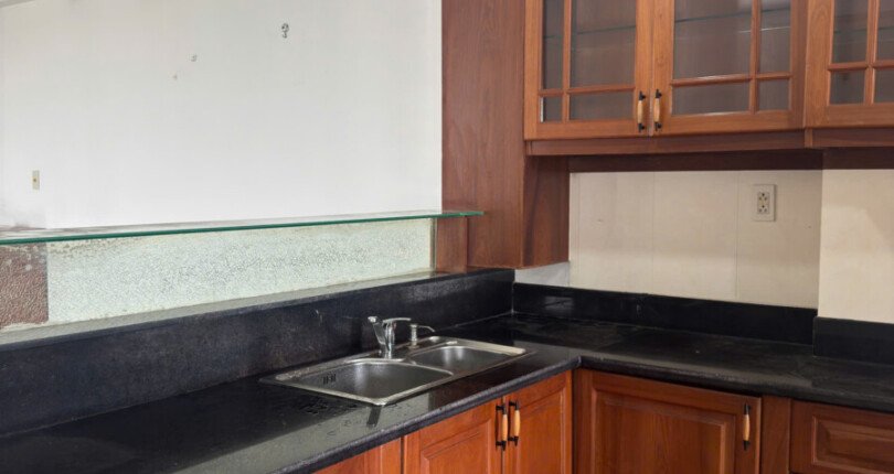khong gian bep can ho ban 810x430 - Giá mua bán căn hộ 3 phòng ngủ chung cư Grand View 2a Quận 7 T4/2025