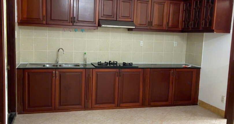 khong gian bep rong rai 10 810x430 - Giá mua bán căn hộ 2pn tòa G chung cư Hưng Vượng 2 Quận 7 T5/2025